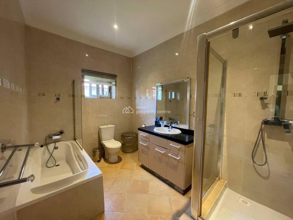 Unfurnished 3 Bedroom Townhome in a Gated Community with Swimming Pool, North Ridge, Accra, Townhouse for Rent