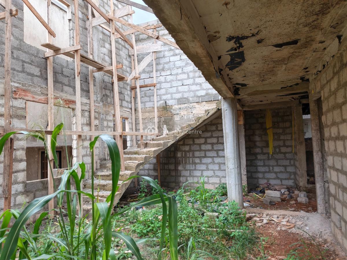 5 Bedrooms.   ( Will Be Roofed & Plasted), Santasi Brofoyedu., Kumasi Metropolitan, Ashanti, House for Sale