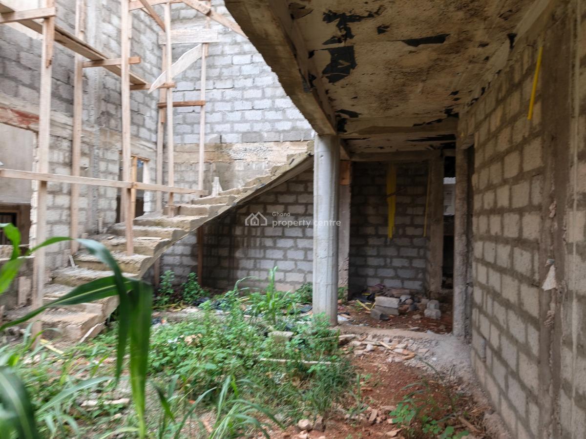 5 Bedrooms.   ( Will Be Roofed & Plasted), Santasi Brofoyedu., Kumasi Metropolitan, Ashanti, House for Sale