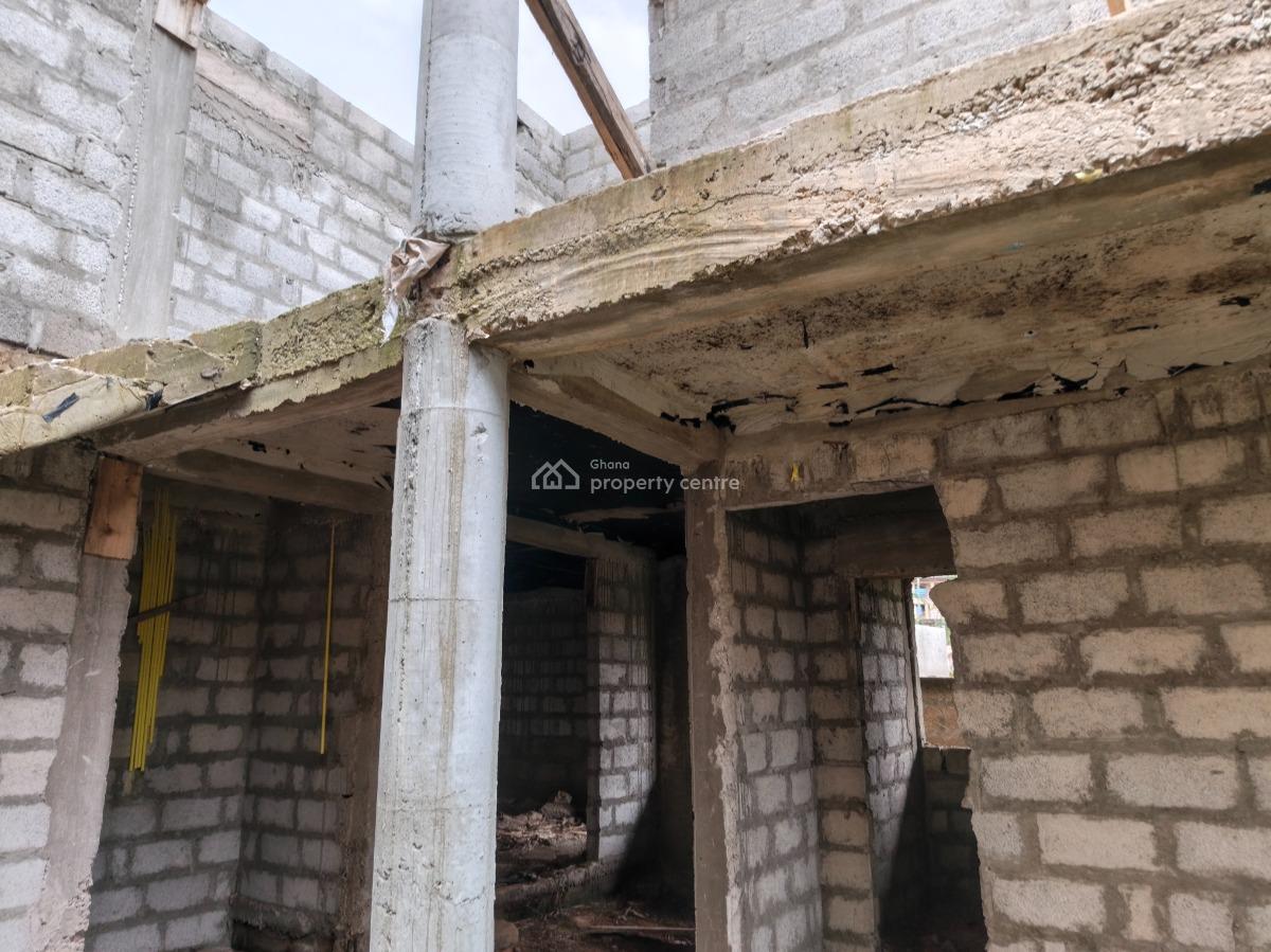 5 Bedrooms.   ( Will Be Roofed & Plasted), Santasi Brofoyedu., Kumasi Metropolitan, Ashanti, House for Sale