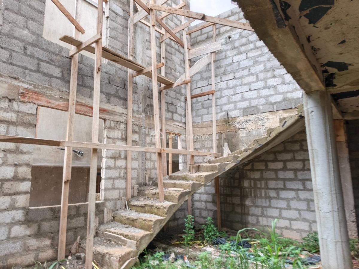 5 Bedrooms.   ( Will Be Roofed & Plasted), Santasi Brofoyedu., Kumasi Metropolitan, Ashanti, House for Sale