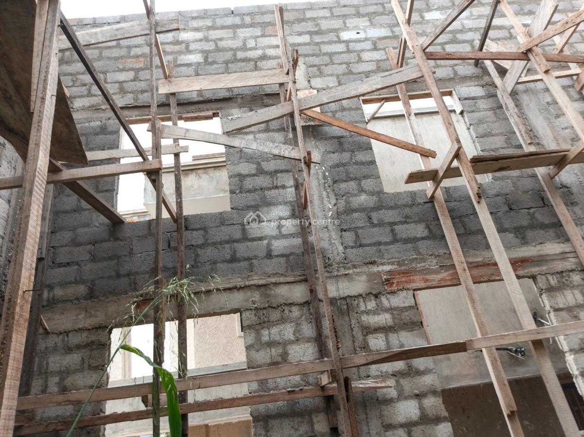 5 Bedrooms.   ( Will Be Roofed & Plasted), Santasi Brofoyedu., Kumasi Metropolitan, Ashanti, House for Sale