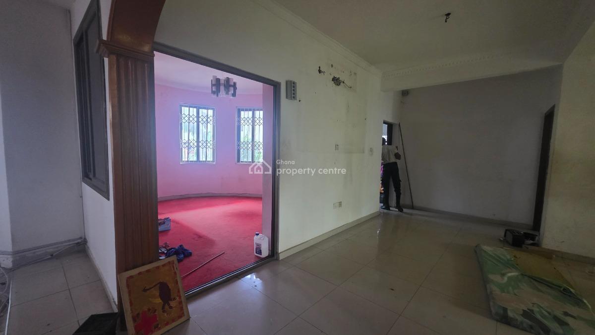 4 Bedroom House with a Pool in a Gated Community at Cantonment, Cantonment, Accra Metropolitan, Accra, House for Sale