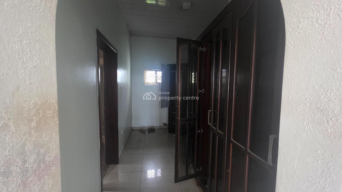 4 Bedroom House with a Pool in a Gated Community at Cantonment, Cantonment, Accra Metropolitan, Accra, House for Sale