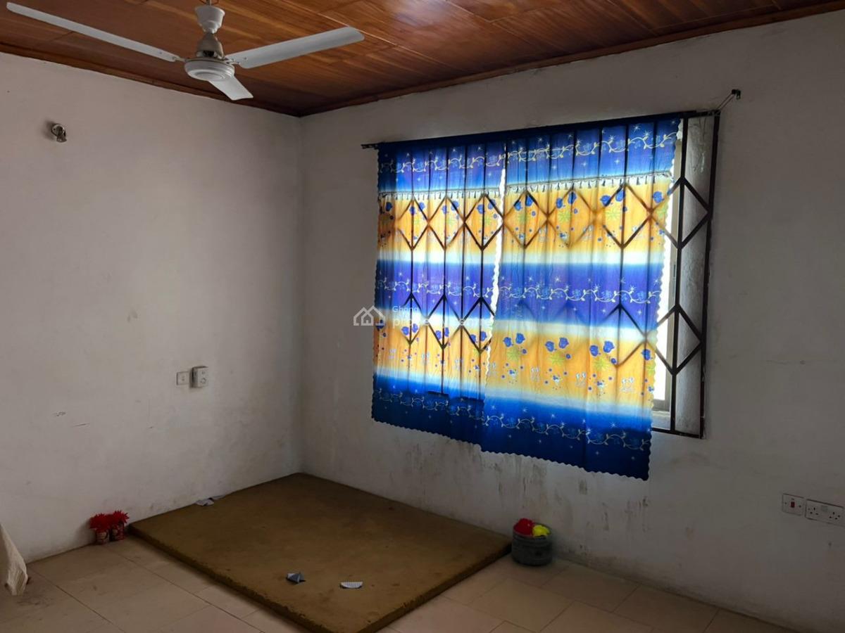 Old House in Afienya, Afienya, Afienya, Tema, Accra, House for Rent
