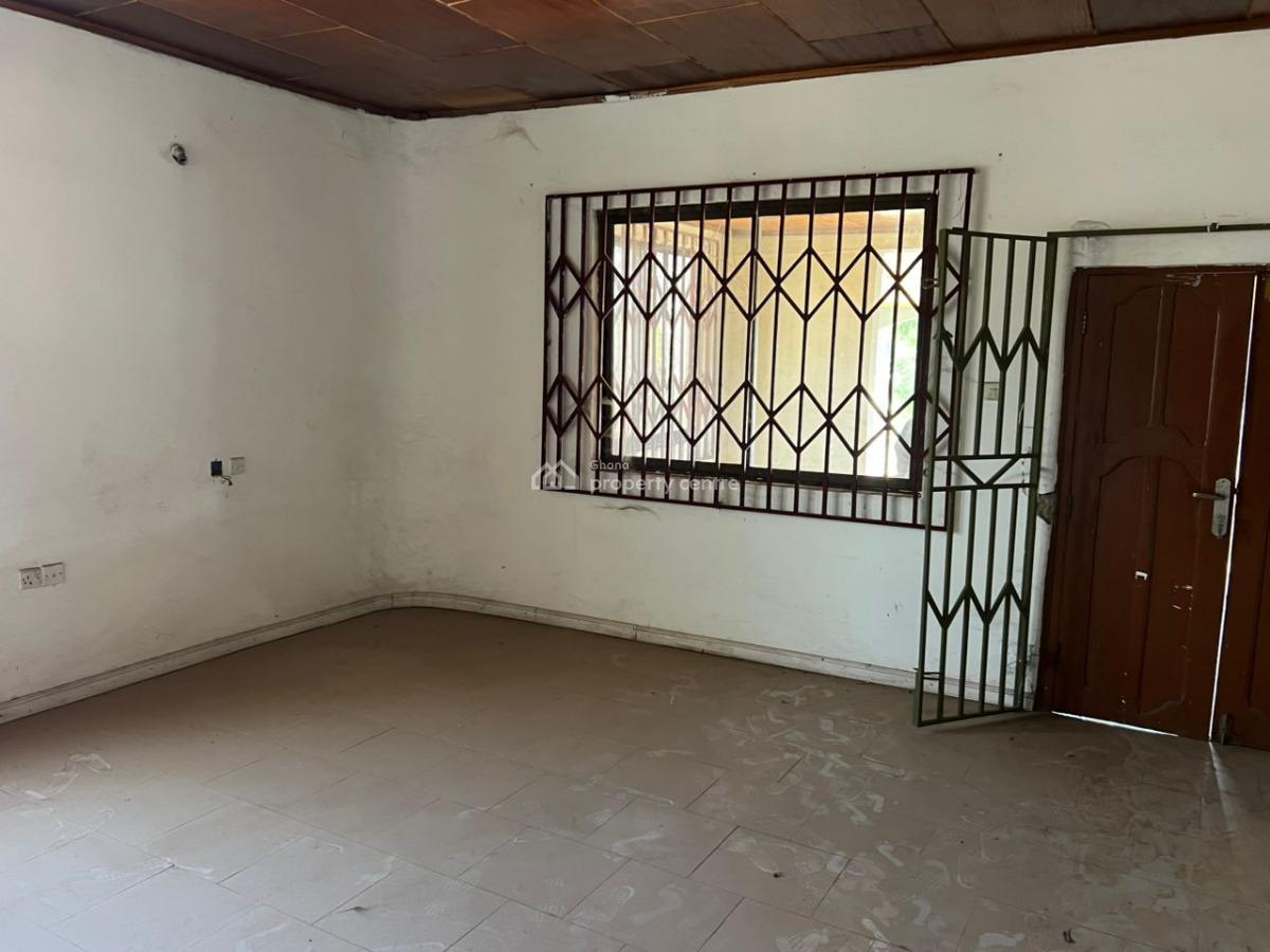 Old House in Afienya, Afienya, Afienya, Tema, Accra, House for Rent