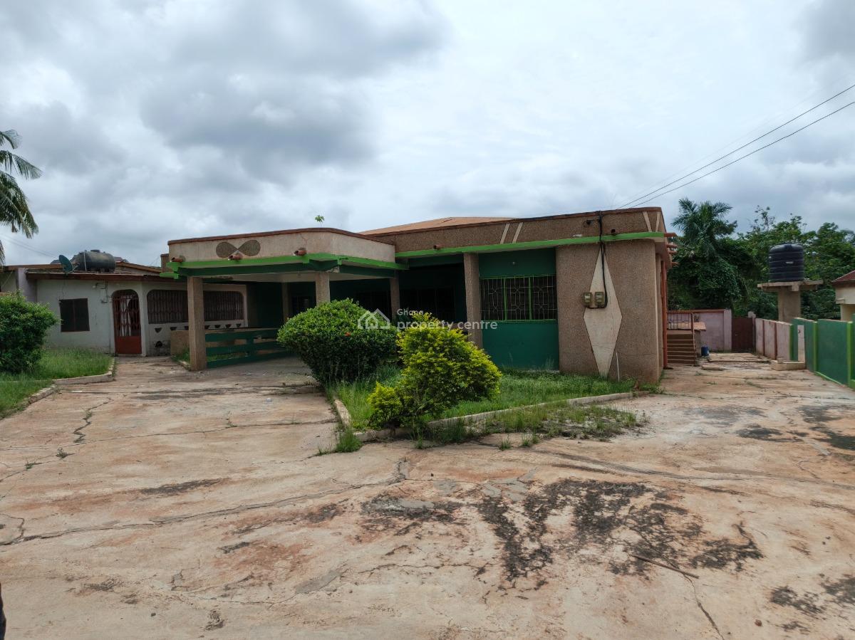 5 Bedrooms, Suame, Near Abrepo Junction., Kumasi Metropolitan, Ashanti, House for Rent