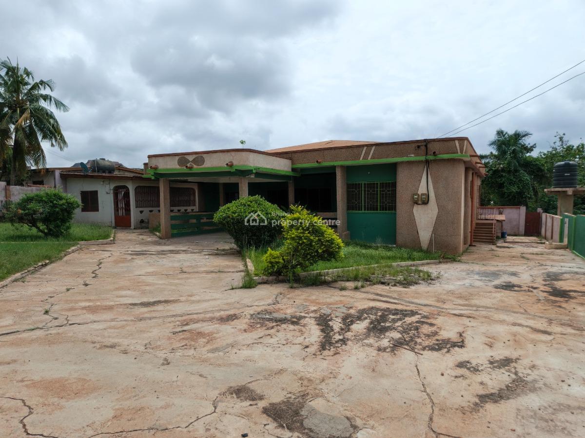 5 Bedrooms, Suame, Near Abrepo Junction., Kumasi Metropolitan, Ashanti, House for Rent