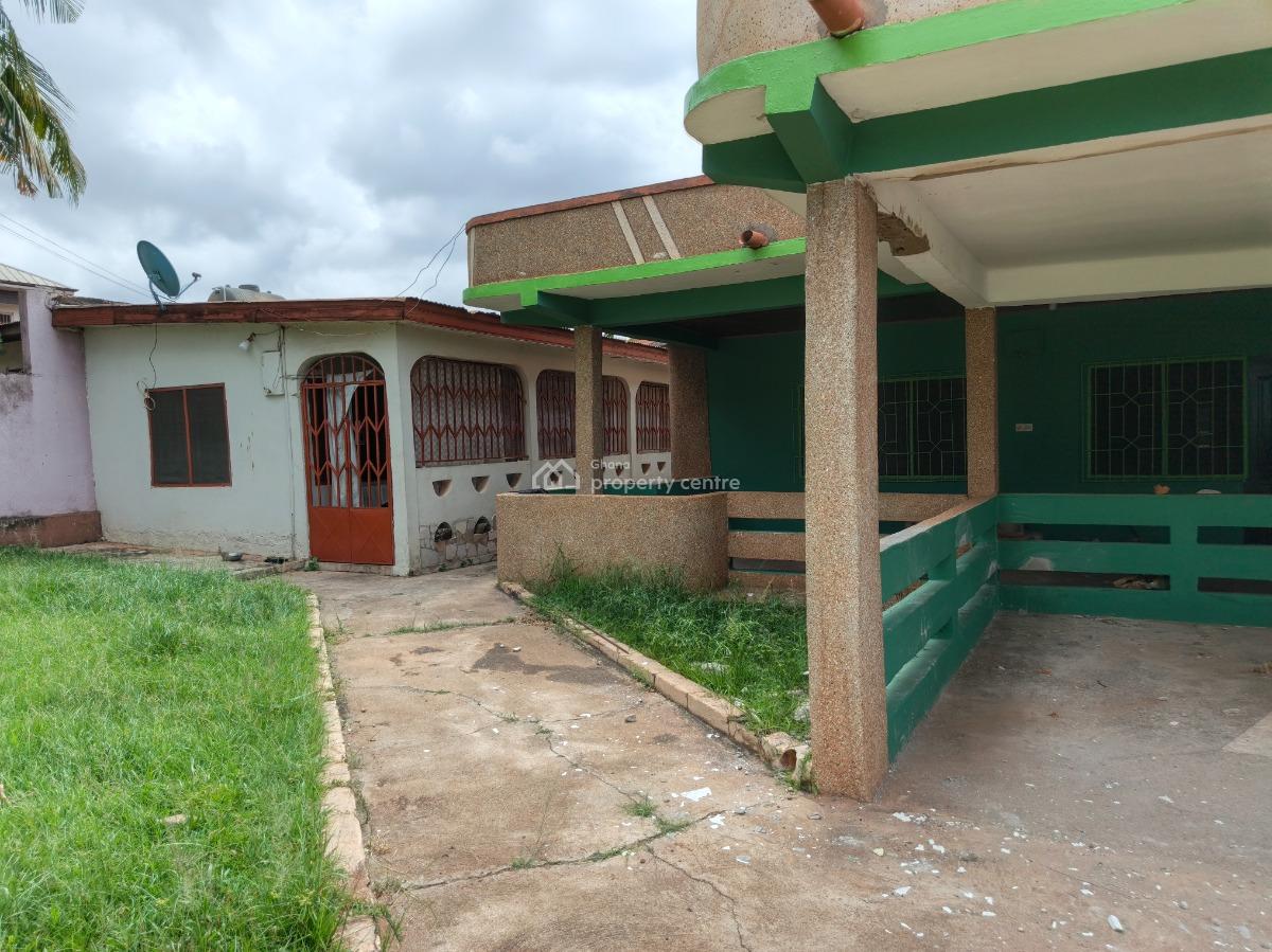 5 Bedrooms, Suame, Near Abrepo Junction., Kumasi Metropolitan, Ashanti, House for Rent