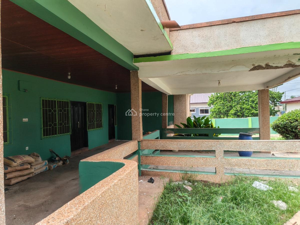 5 Bedrooms, Suame, Near Abrepo Junction., Kumasi Metropolitan, Ashanti, House for Rent