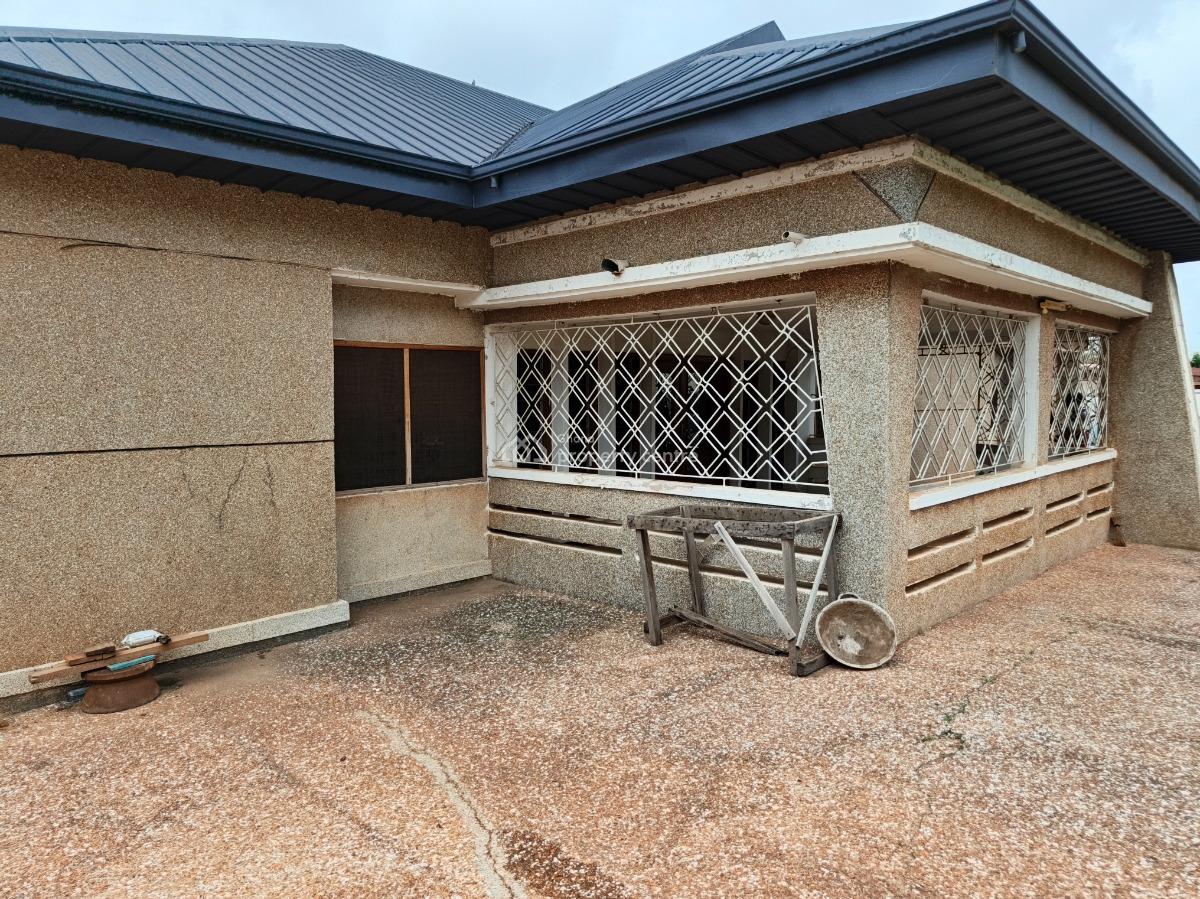 5 Bedrooms House, Suame, Near Abrepo Junction., Kumasi Metropolitan, Ashanti, House for Sale