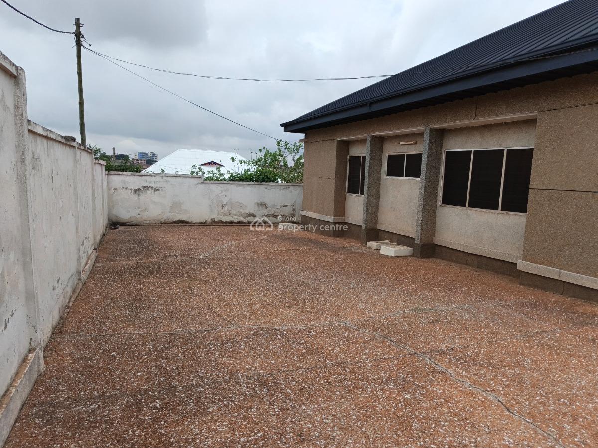 5 Bedrooms House, Suame, Near Abrepo Junction., Kumasi Metropolitan, Ashanti, House for Sale