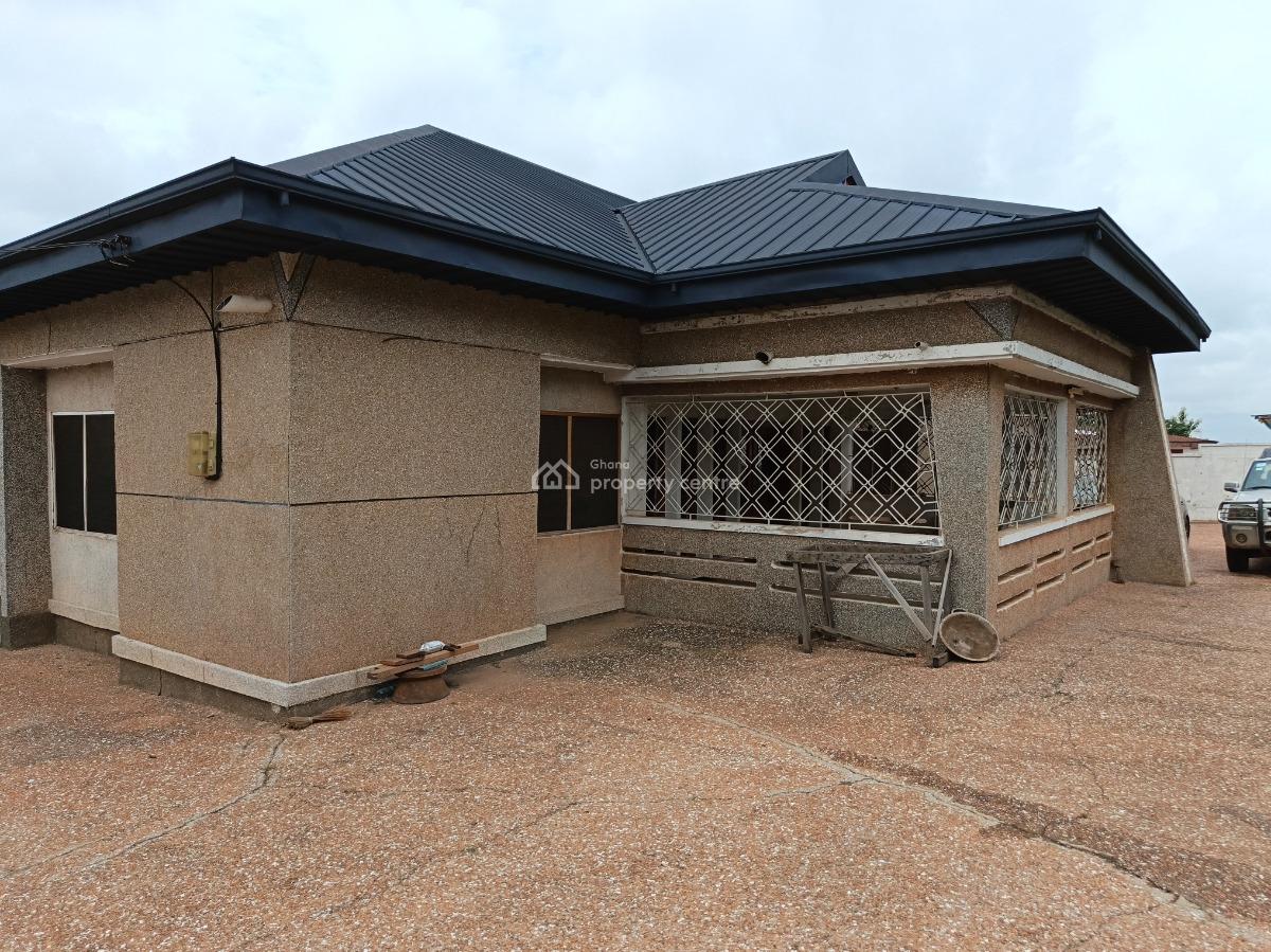 5 Bedrooms House, Suame, Near Abrepo Junction., Kumasi Metropolitan, Ashanti, House for Sale