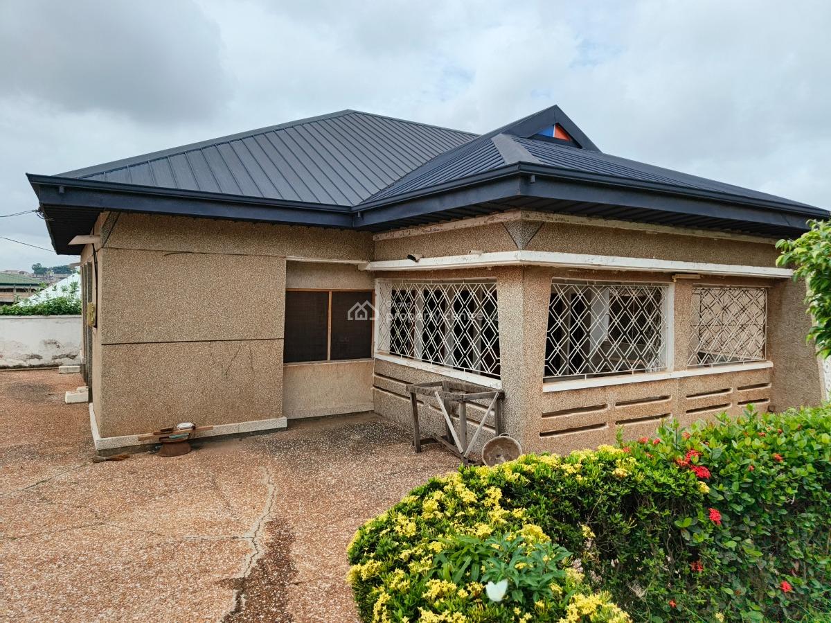 5 Bedrooms House, Suame, Near Abrepo Junction., Kumasi Metropolitan, Ashanti, House for Sale