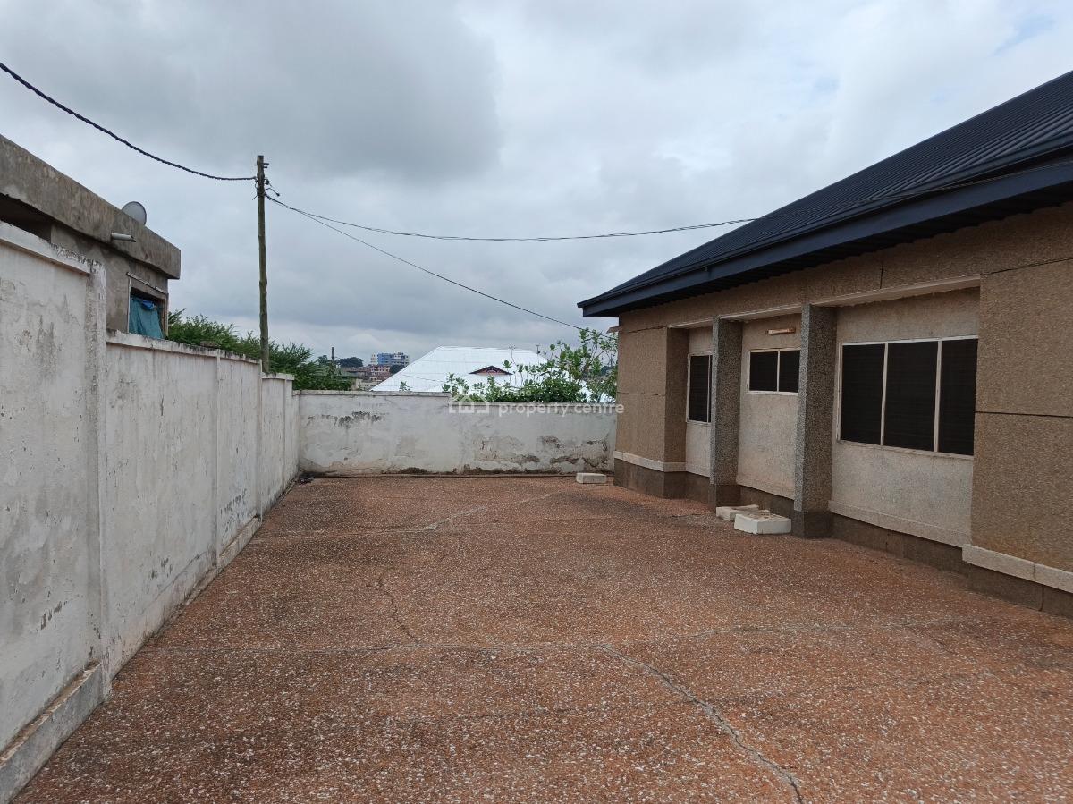 5 Bedrooms House, Suame, Near Abrepo Junction., Kumasi Metropolitan, Ashanti, House for Sale