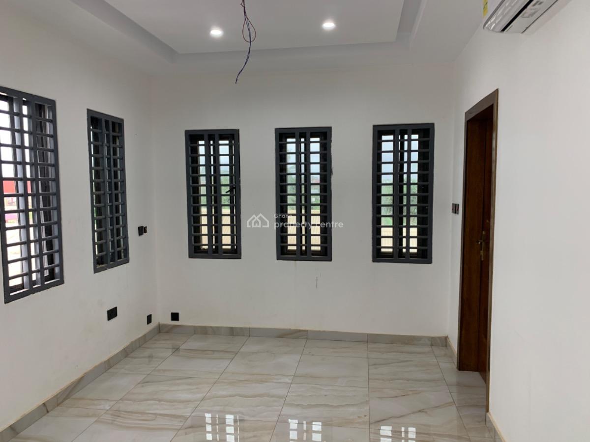 4 Bedrooms House with Boys Quarters, Oyarifa, La Nkwantanang Madina Municipal, Accra, Detached Duplex for Sale