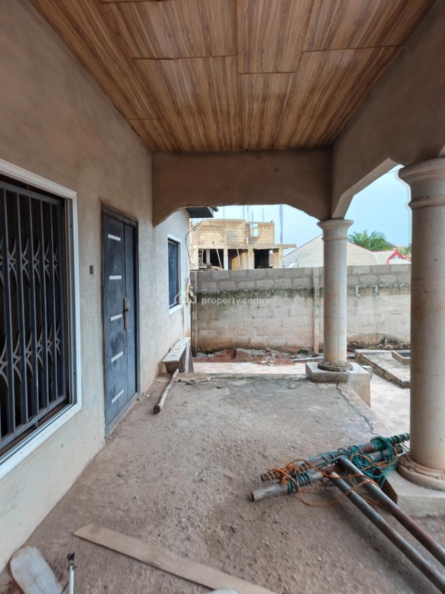 6 Bedrooms.      ( Plot / Land   130*100 ) Ft., Asuofia Nketia, Near Abrepo Owhim Amanfrom., Kumasi Metropolitan, Ashanti, House for Sale