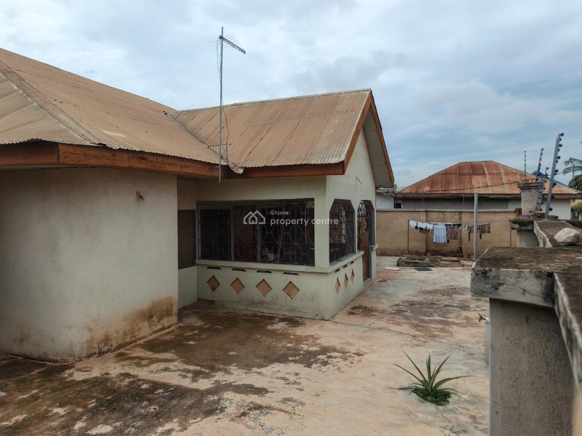 5 Bedrooms, Kronum, Near Suame Markro., Kumasi Metropolitan, Ashanti, House for Sale
