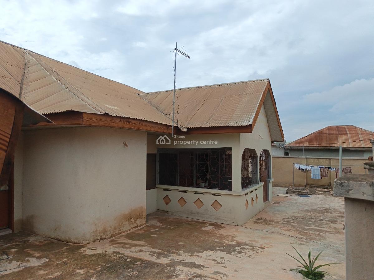 5 Bedrooms, Kronum, Near Suame Markro., Kumasi Metropolitan, Ashanti, House for Sale