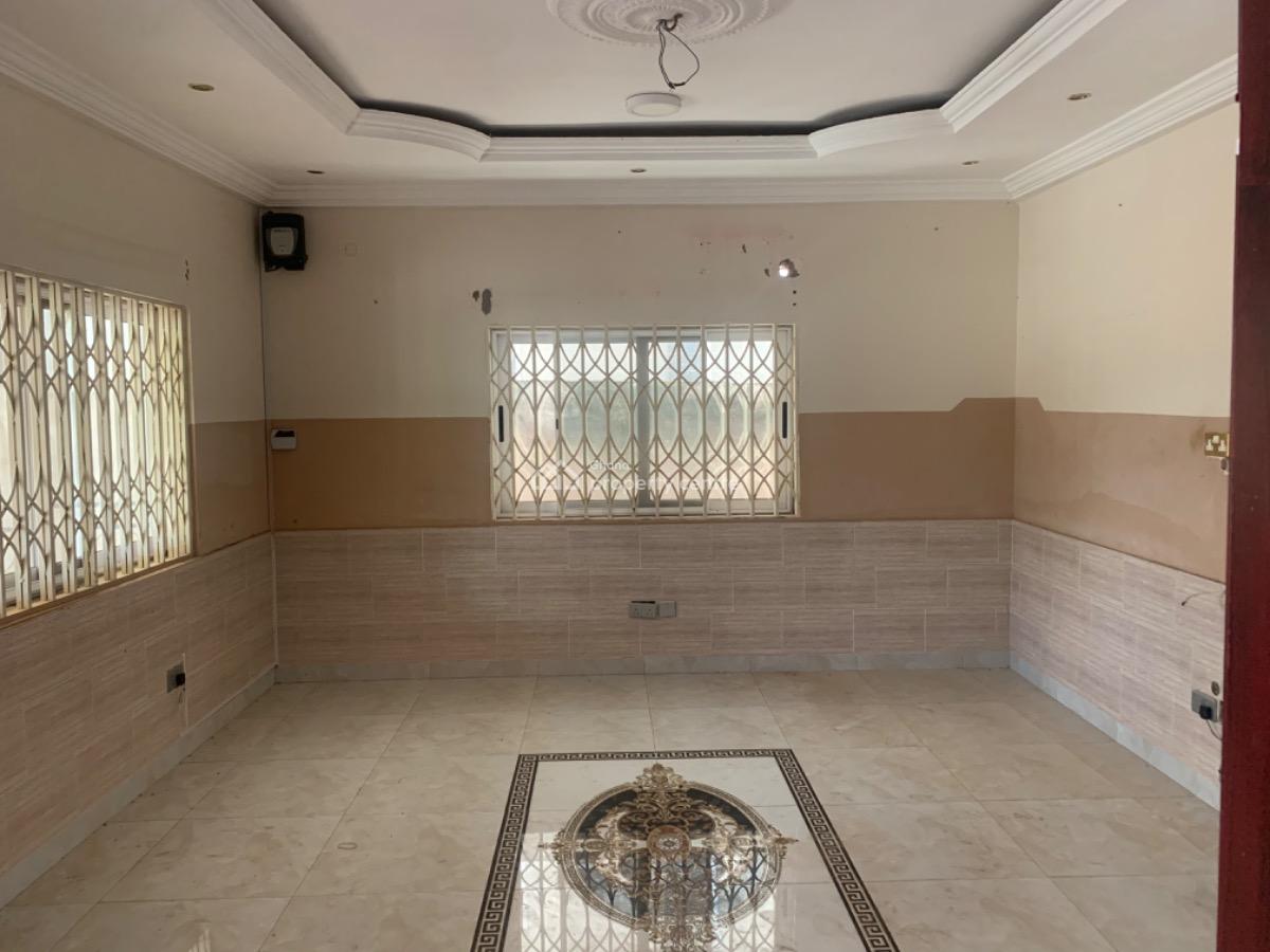 3 Bedrooms Old House, Ayimensah, Oyarifa, La Nkwantanang Madina Municipal, Accra, Detached Duplex for Sale