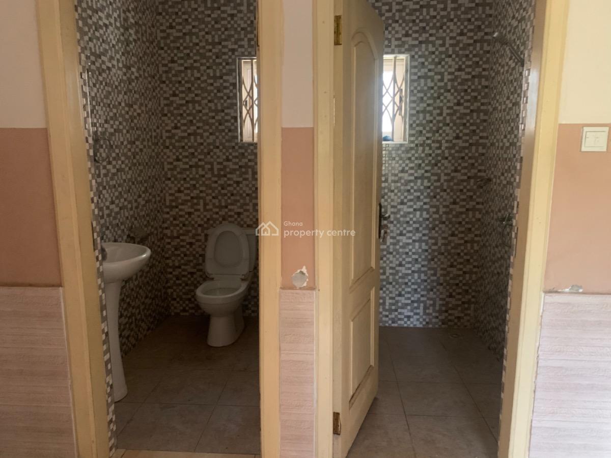 3 Bedrooms Old House, Ayimensah, Oyarifa, La Nkwantanang Madina Municipal, Accra, Detached Duplex for Sale
