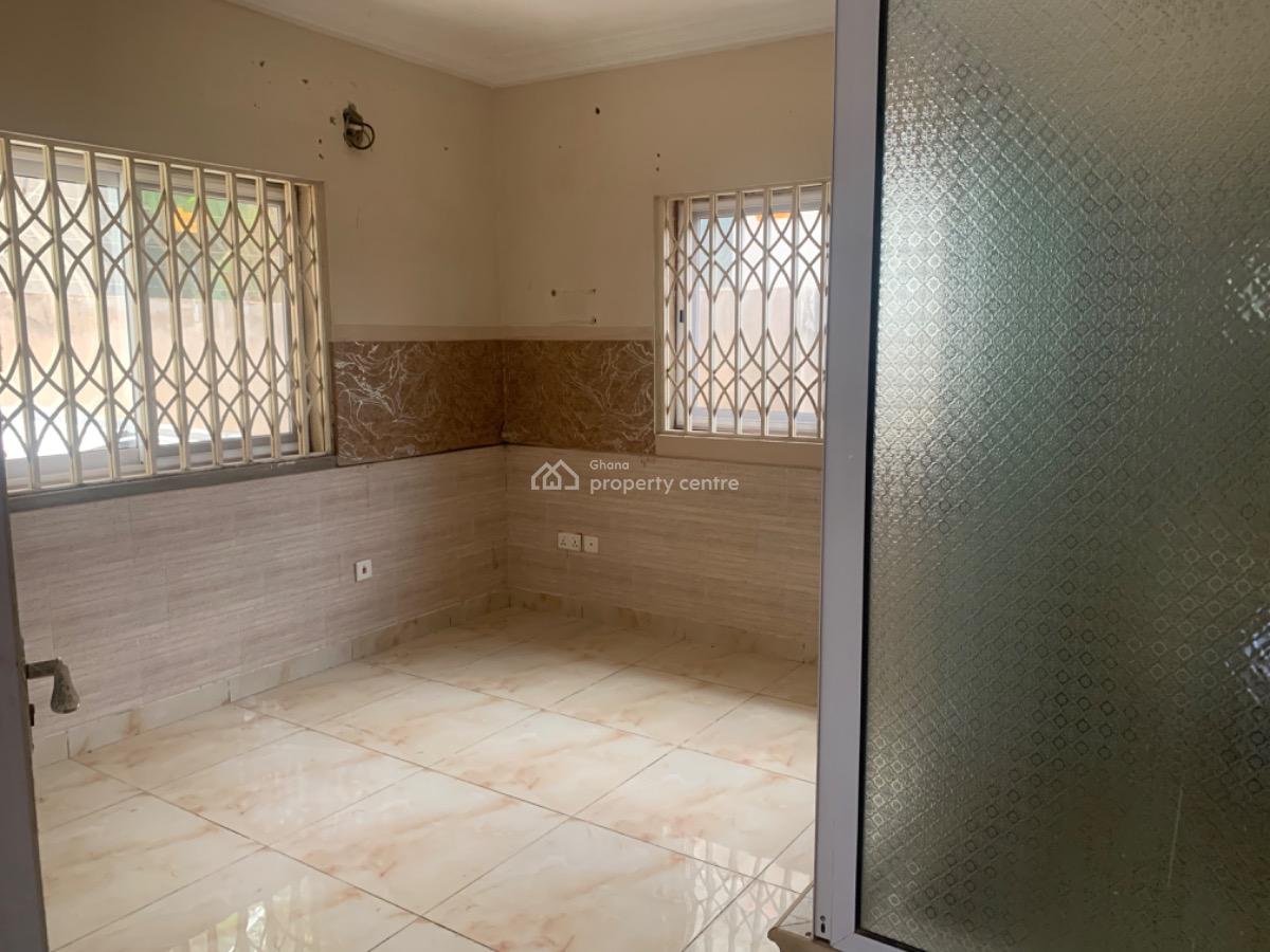 3 Bedrooms Old House, Ayimensah, Oyarifa, La Nkwantanang Madina Municipal, Accra, Detached Duplex for Sale