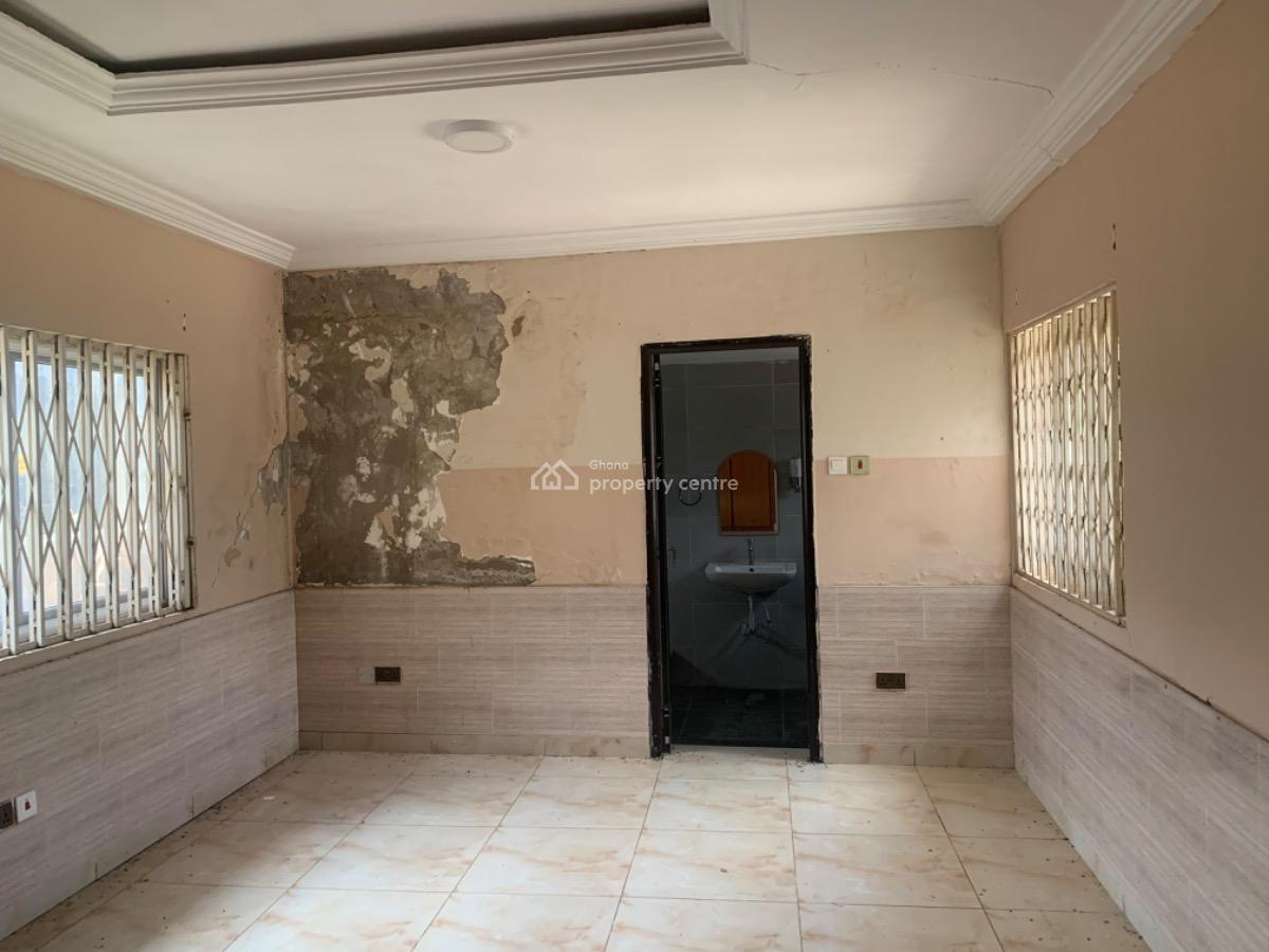 3 Bedrooms Old House, Ayimensah, Oyarifa, La Nkwantanang Madina Municipal, Accra, Detached Duplex for Sale