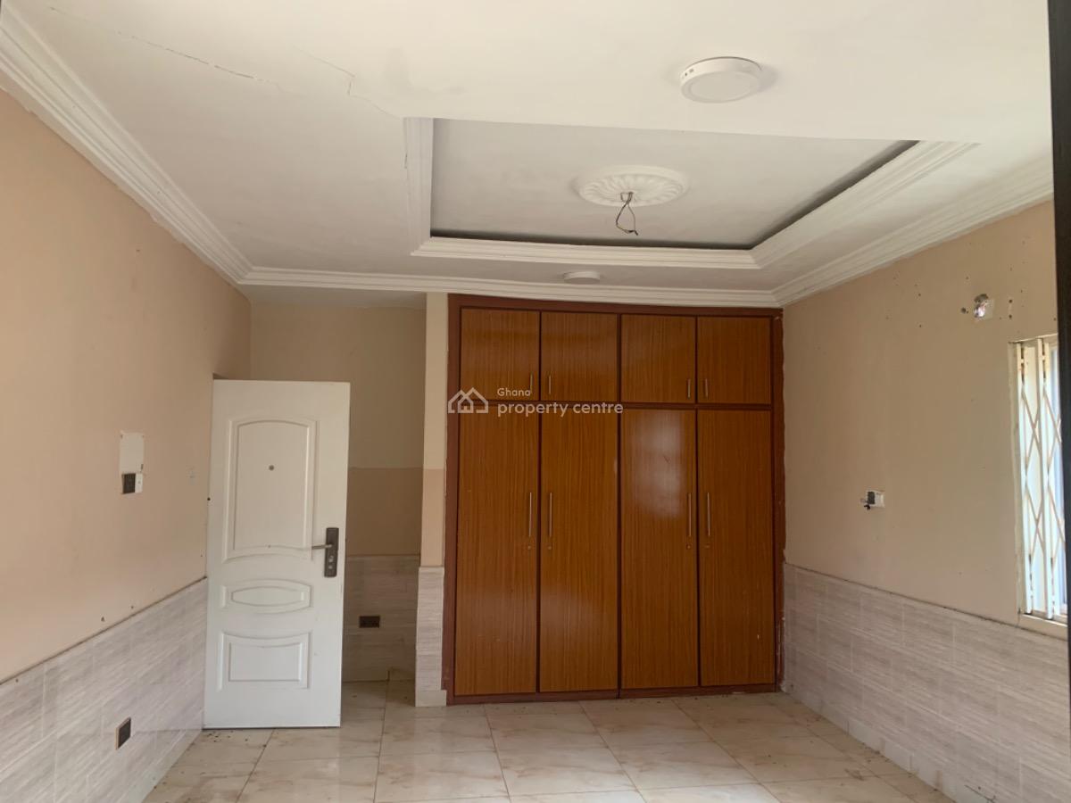 3 Bedrooms Old House, Ayimensah, Oyarifa, La Nkwantanang Madina Municipal, Accra, Detached Duplex for Sale