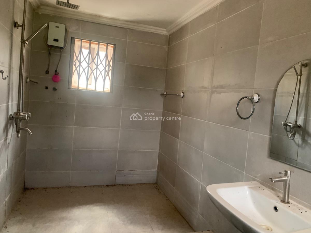 3 Bedrooms Old House, Ayimensah, Oyarifa, La Nkwantanang Madina Municipal, Accra, Detached Duplex for Sale