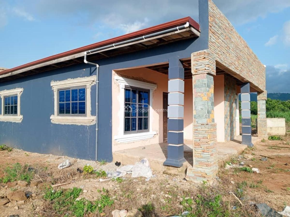 2 Bedrooms House, Kwamosu, Koforidua, Eastern Region, Detached Bungalow for Sale