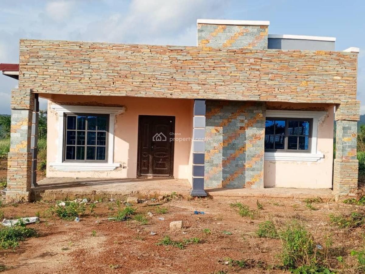 2 Bedrooms House, Kwamosu, Koforidua, Eastern Region, Detached Bungalow for Sale