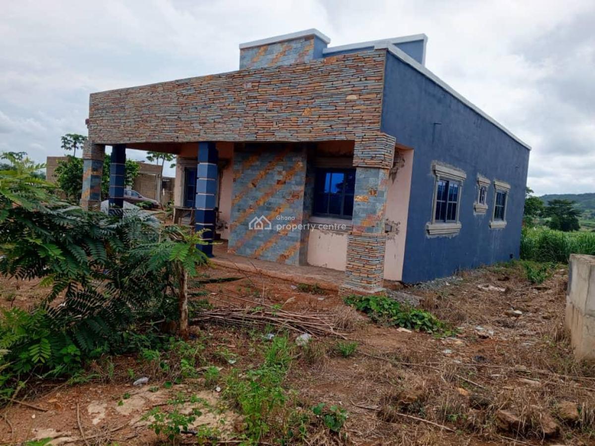 2 Bedrooms House, Kwamosu, Koforidua, Eastern Region, Detached Bungalow for Sale
