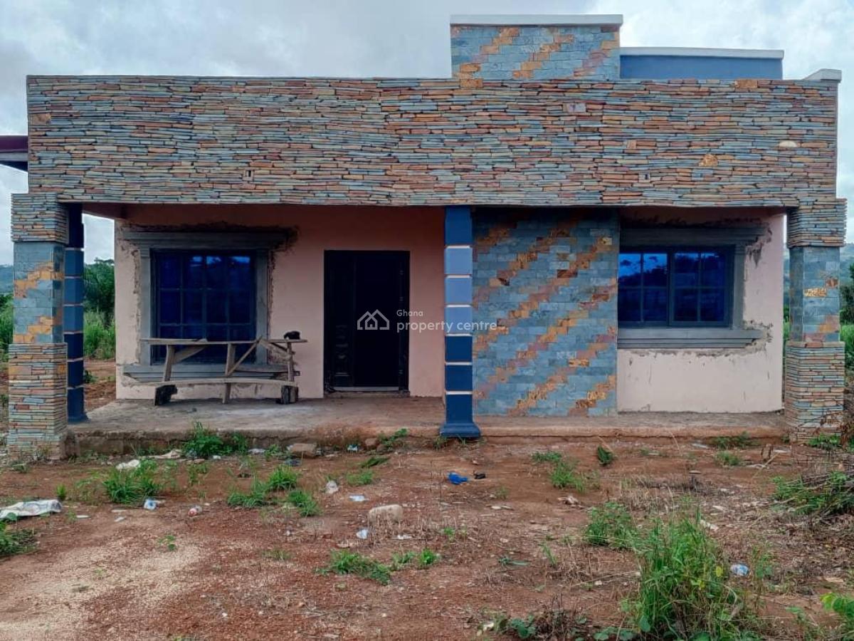 2 Bedrooms House, Kwamosu, Koforidua, Eastern Region, Detached Bungalow for Sale