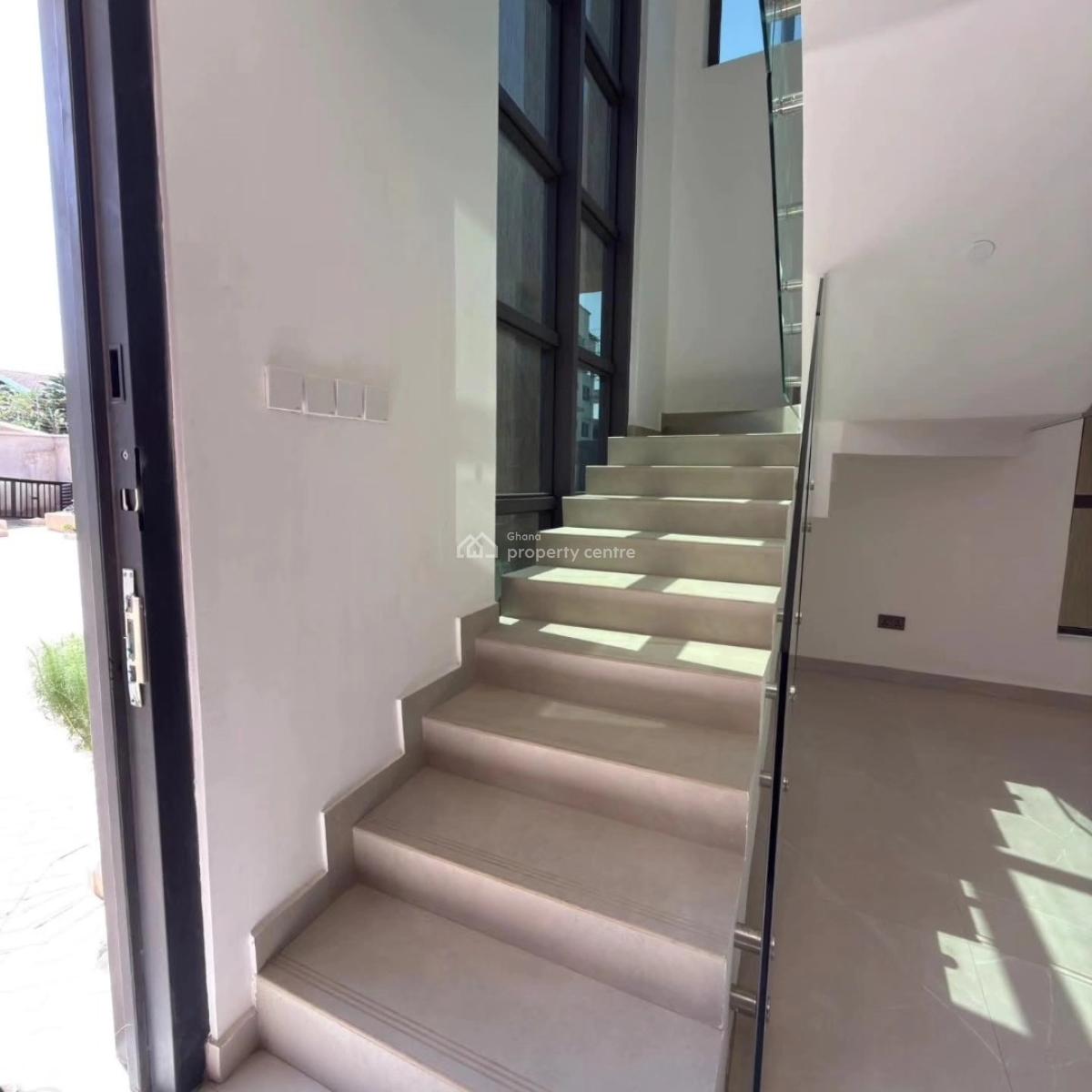 Executive 4 Bedrooms, East Airport, Airport Residential Area, Accra, House for Sale