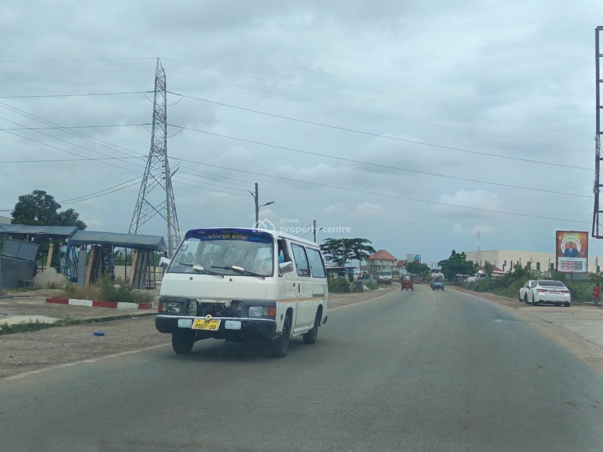 Plot.   Highway Road Side, Mampongteng , on Tafo Pankrono Road., Kumasi Metropolitan, Ashanti, Mixed-use Land for Sale