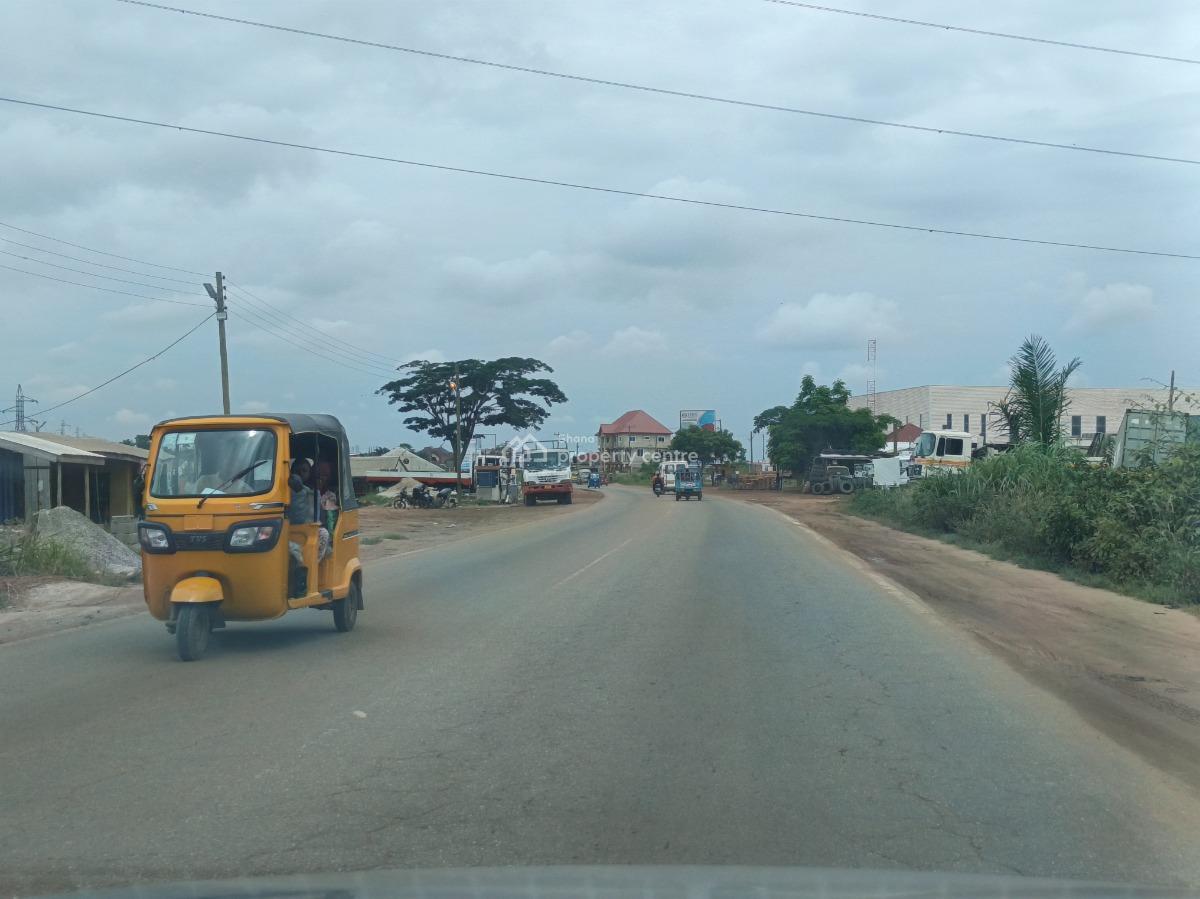 Plot.   Highway Road Side, Mampongteng , on Tafo Pankrono Road., Kumasi Metropolitan, Ashanti, Mixed-use Land for Sale