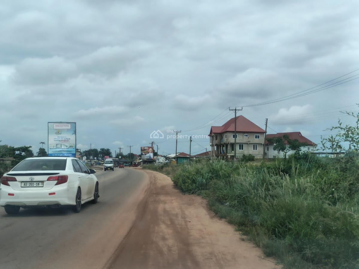 Plot.   Highway Road Side, Mampongteng , on Tafo Pankrono Road., Kumasi Metropolitan, Ashanti, Mixed-use Land for Sale