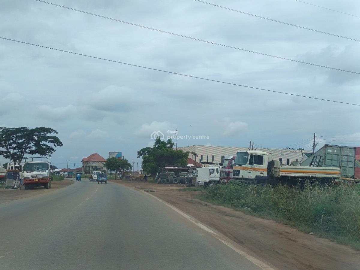 Plot.   Highway Road Side, Mampongteng , on Tafo Pankrono Road., Kumasi Metropolitan, Ashanti, Mixed-use Land for Sale