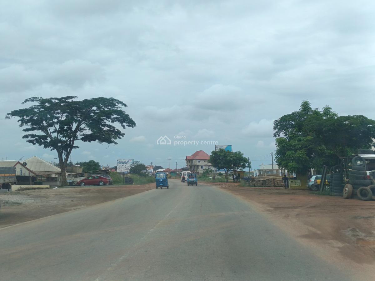 Plot.   Highway Road Side, Mampongteng , on Tafo Pankrono Road., Kumasi Metropolitan, Ashanti, Mixed-use Land for Sale