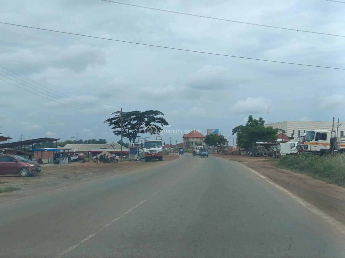 Plot.   Highway Road Side, Mampongteng , on Tafo Pankrono Road., Kumasi Metropolitan, Ashanti, Mixed-use Land for Sale