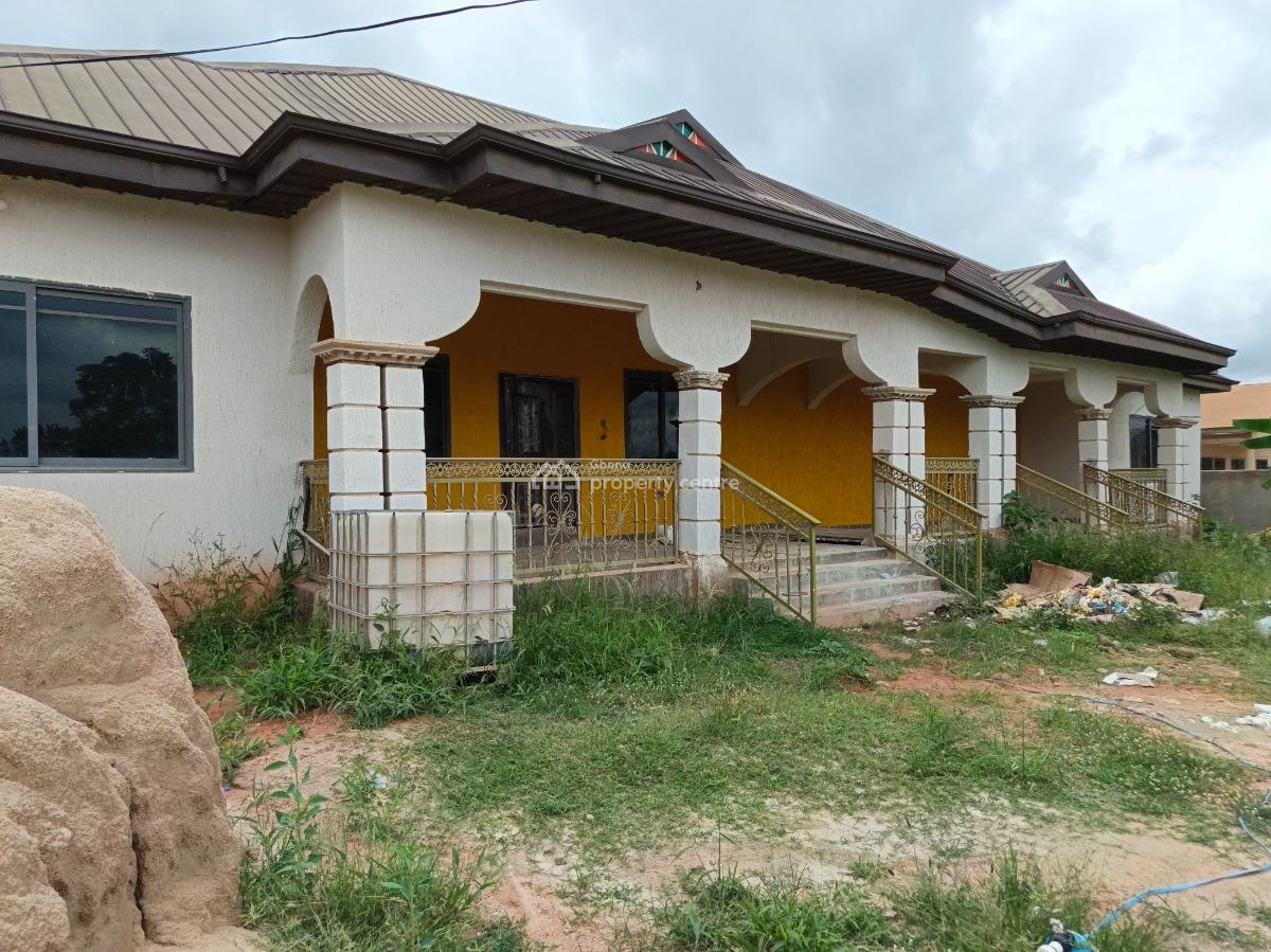 Guest House ( Hotel), Adesina, on Kenyasi Abrem Bonwire Road, Kumasi Metropolitan, Ashanti, Hotel / Guest House for Sale
