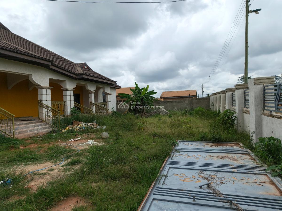 Guest House ( Hotel), Adesina, on Kenyasi Abrem Bonwire Road, Kumasi Metropolitan, Ashanti, Hotel / Guest House for Sale