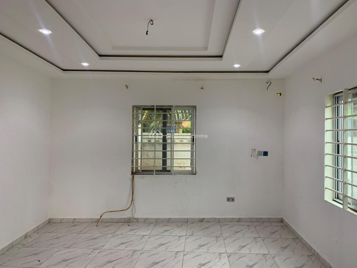2 Bedroom House, Oyarifa, La Nkwantanang Madina Municipal, Accra, Detached Bungalow for Sale