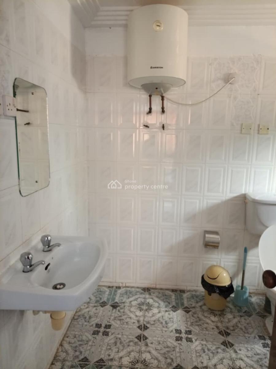 Hotel of 16 Rooms Fully Furnished at Kwahu, Obomeng Mpraeso, Kwahu South, Eastern Region, Hotel / Guest House for Sale