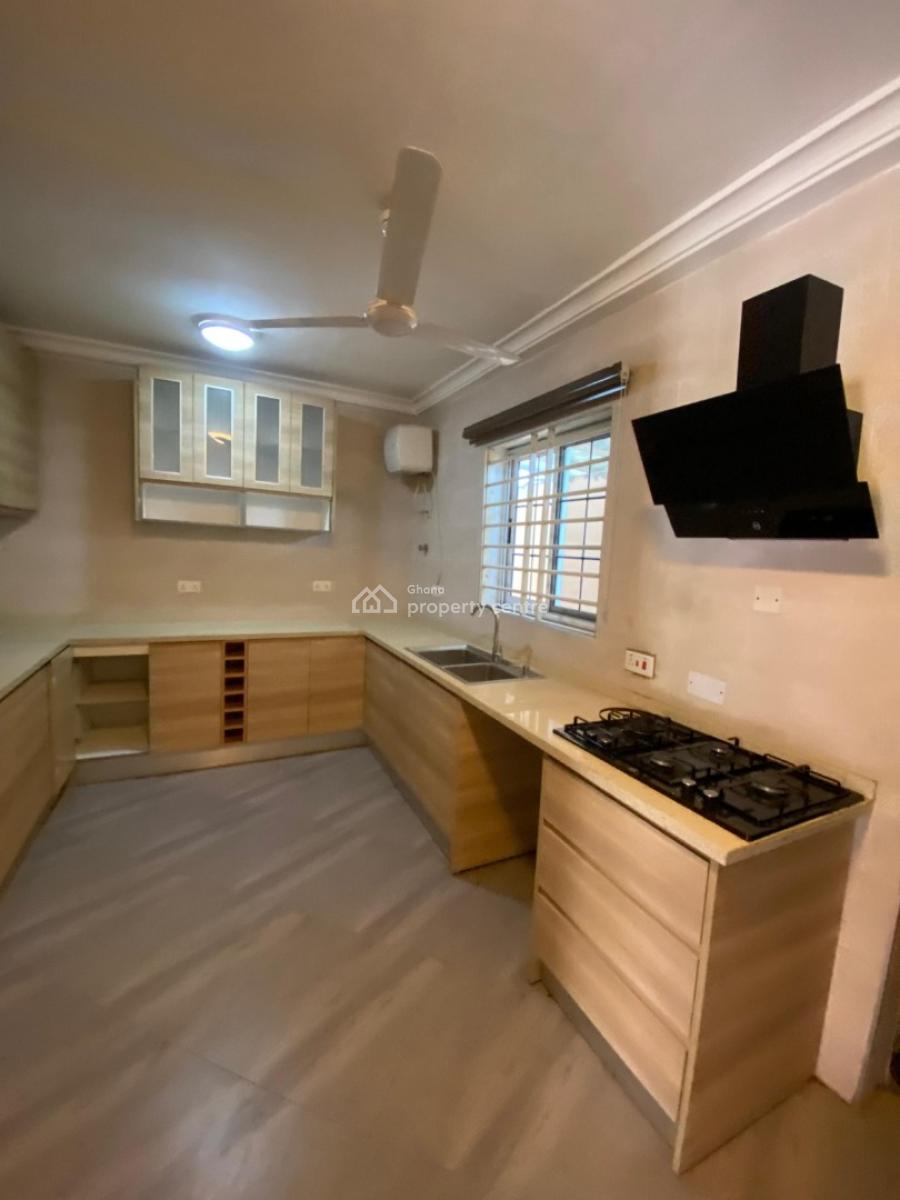 Executive Gated Community 3 Bedroom, East Airport, Airport Residential Area, Accra, Townhouse for Rent