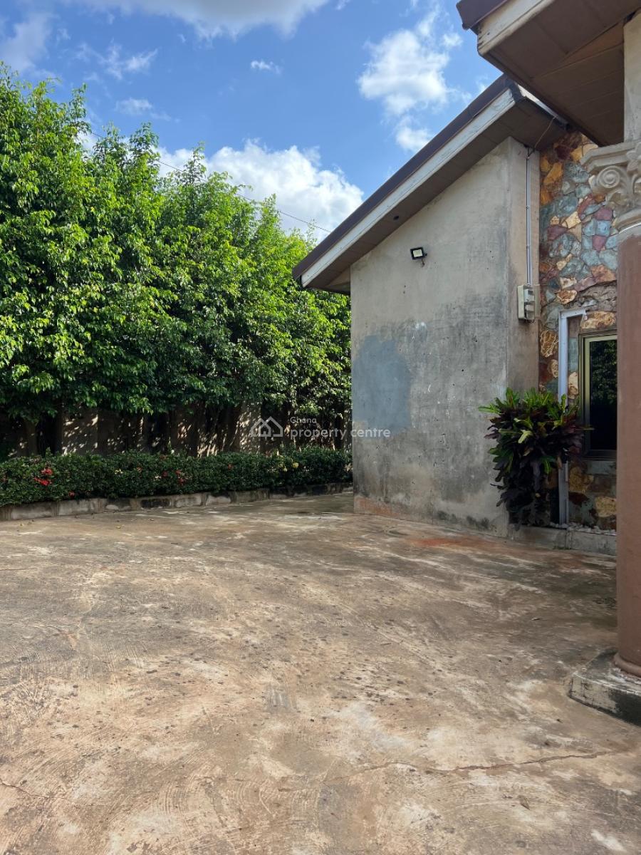 4 Bedroom Full House-- Atasemanso (around The Main Market), Atasemanso, Kwadaso, Kumasi Metropolitan, Ashanti, Detached Bungalow for Rent