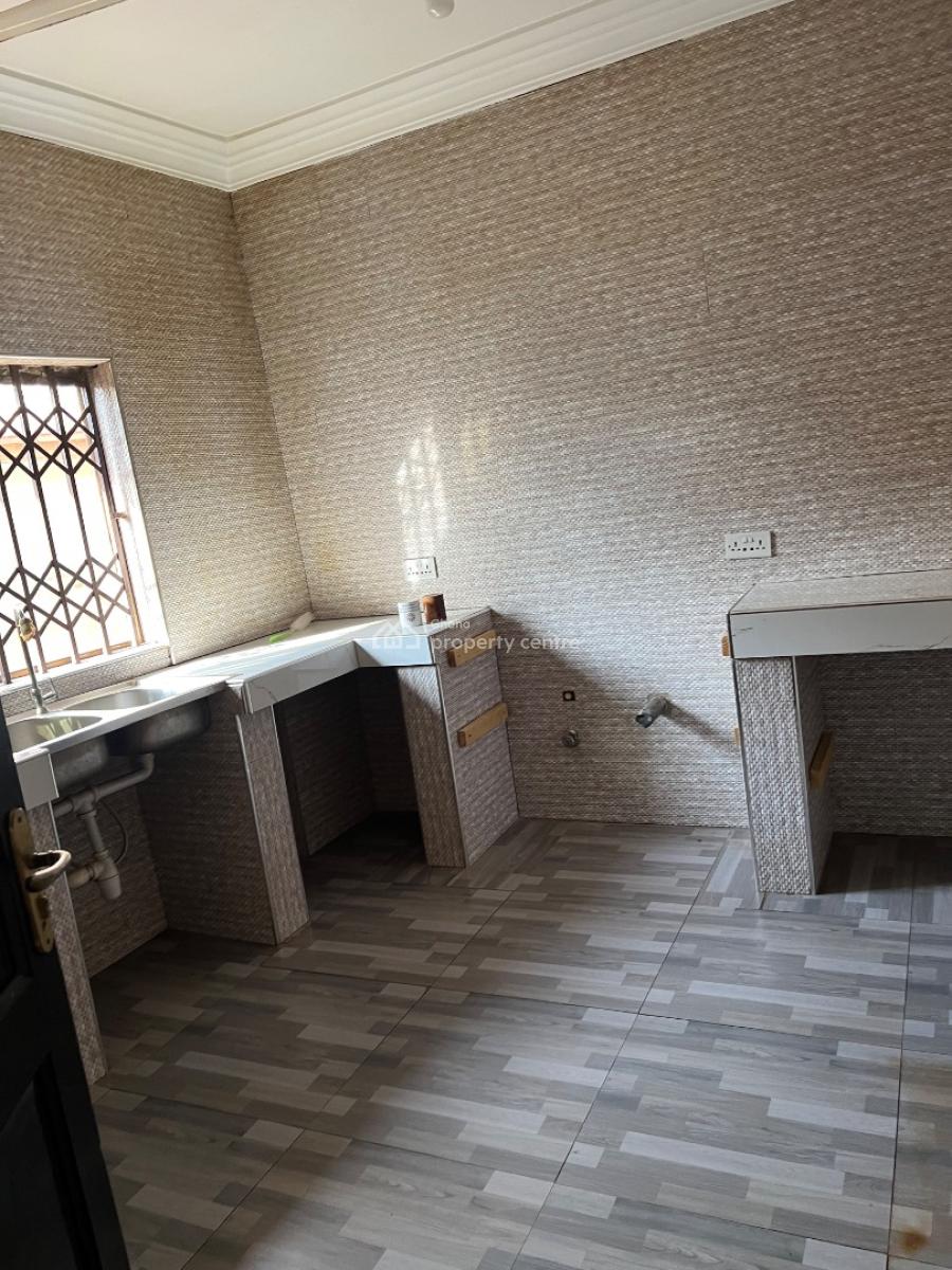 4 Bedroom Full House-- Atasemanso (around The Main Market), Atasemanso, Kwadaso, Kumasi Metropolitan, Ashanti, Detached Bungalow for Rent