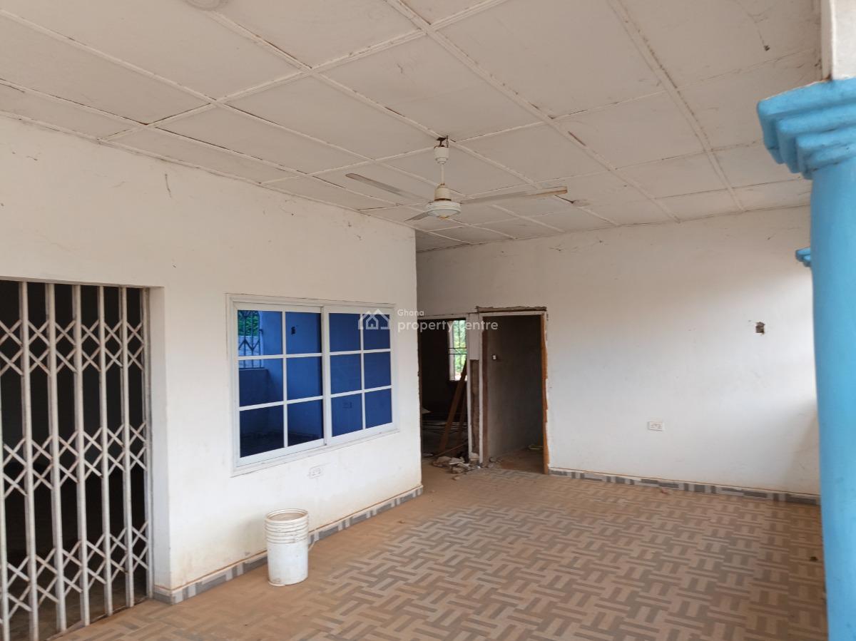 4 Bedrooms, Krobo , Near Kenyasi Abrem., Kumasi Metropolitan, Ashanti, House for Sale