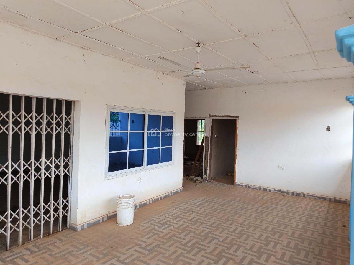 4 Bedrooms, Krobo , Near Kenyasi Abrem., Kumasi Metropolitan, Ashanti, House for Sale