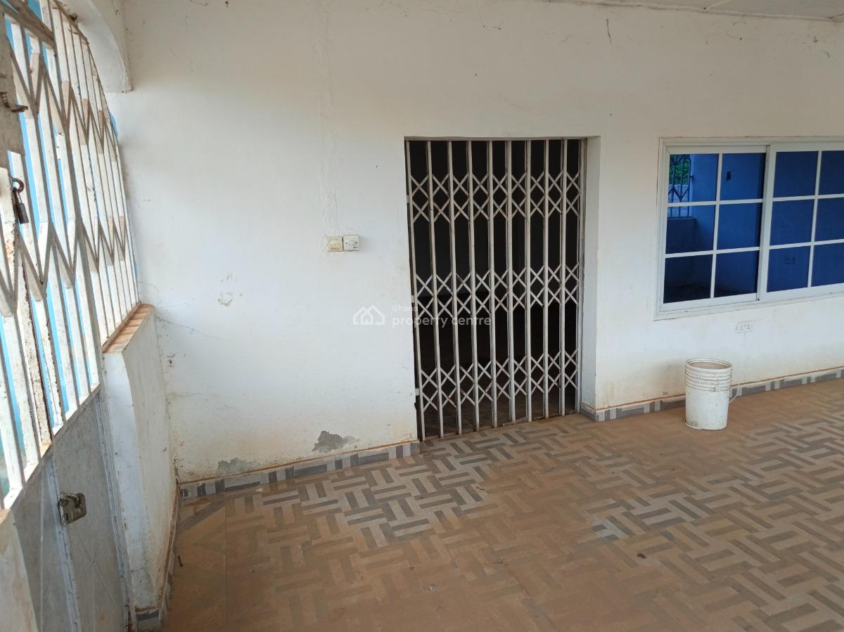 4 Bedrooms, Krobo , Near Kenyasi Abrem., Kumasi Metropolitan, Ashanti, House for Sale